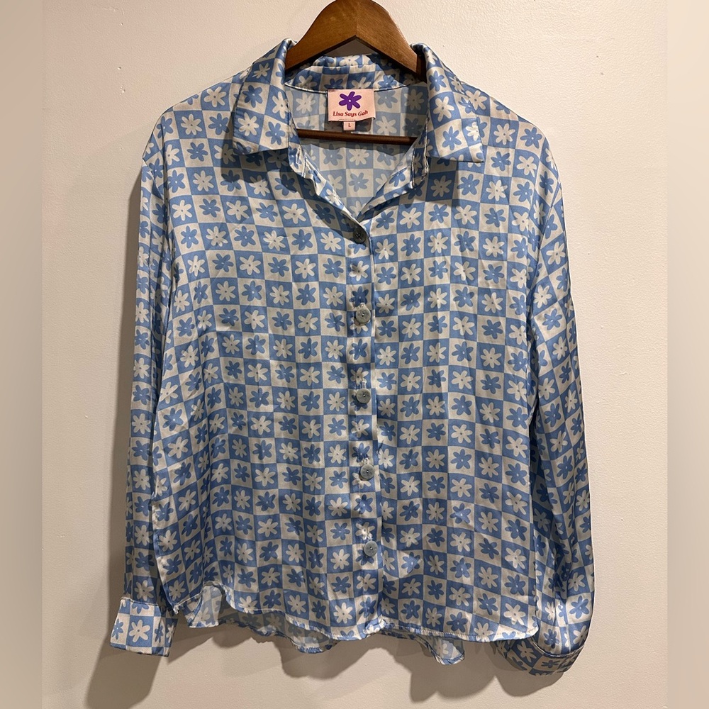 LISA SAYS GAH Blue Daisy Printed Button Up Blouse